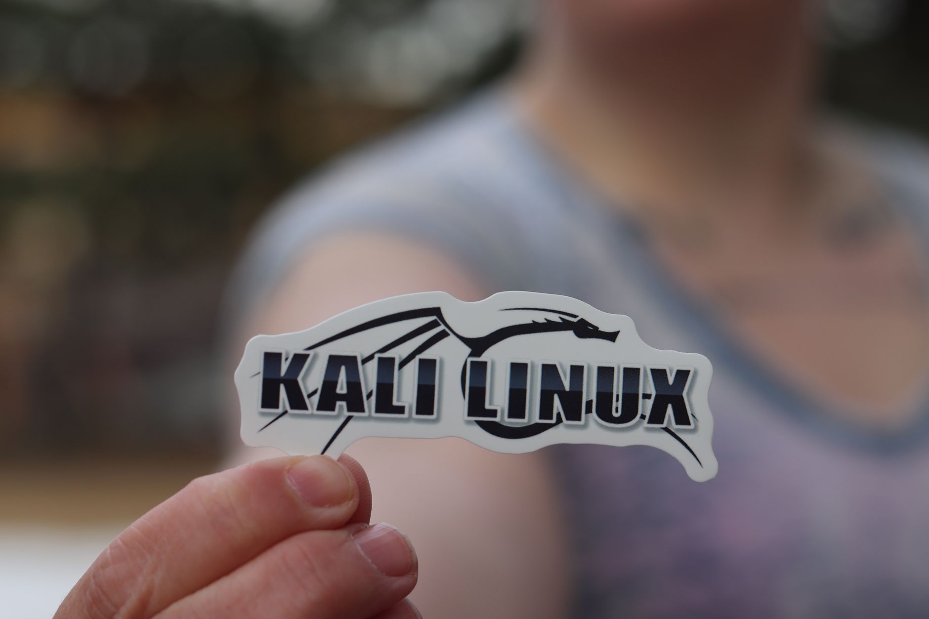 Adesivo do Linux em referência ao antivírus Microsoft Linux