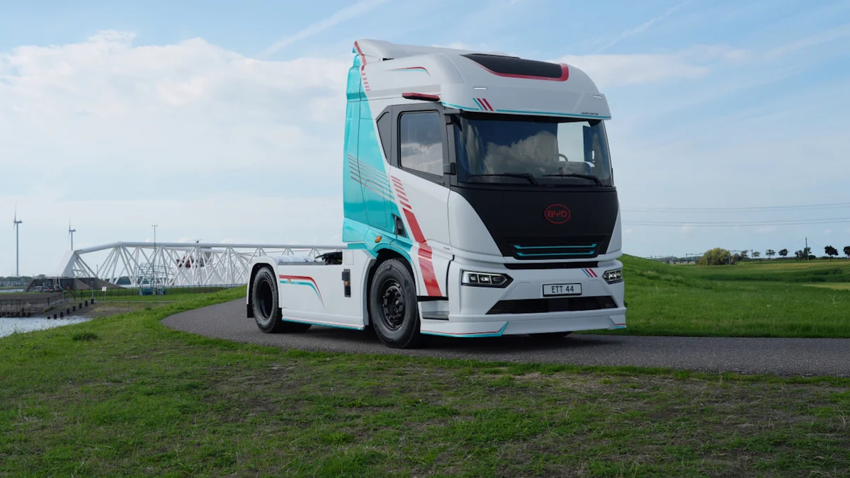 BYD ETT 44 caminhão elétrico pesado BYD ETT 44 caminhão elétrico pesado em imagem de divulgação