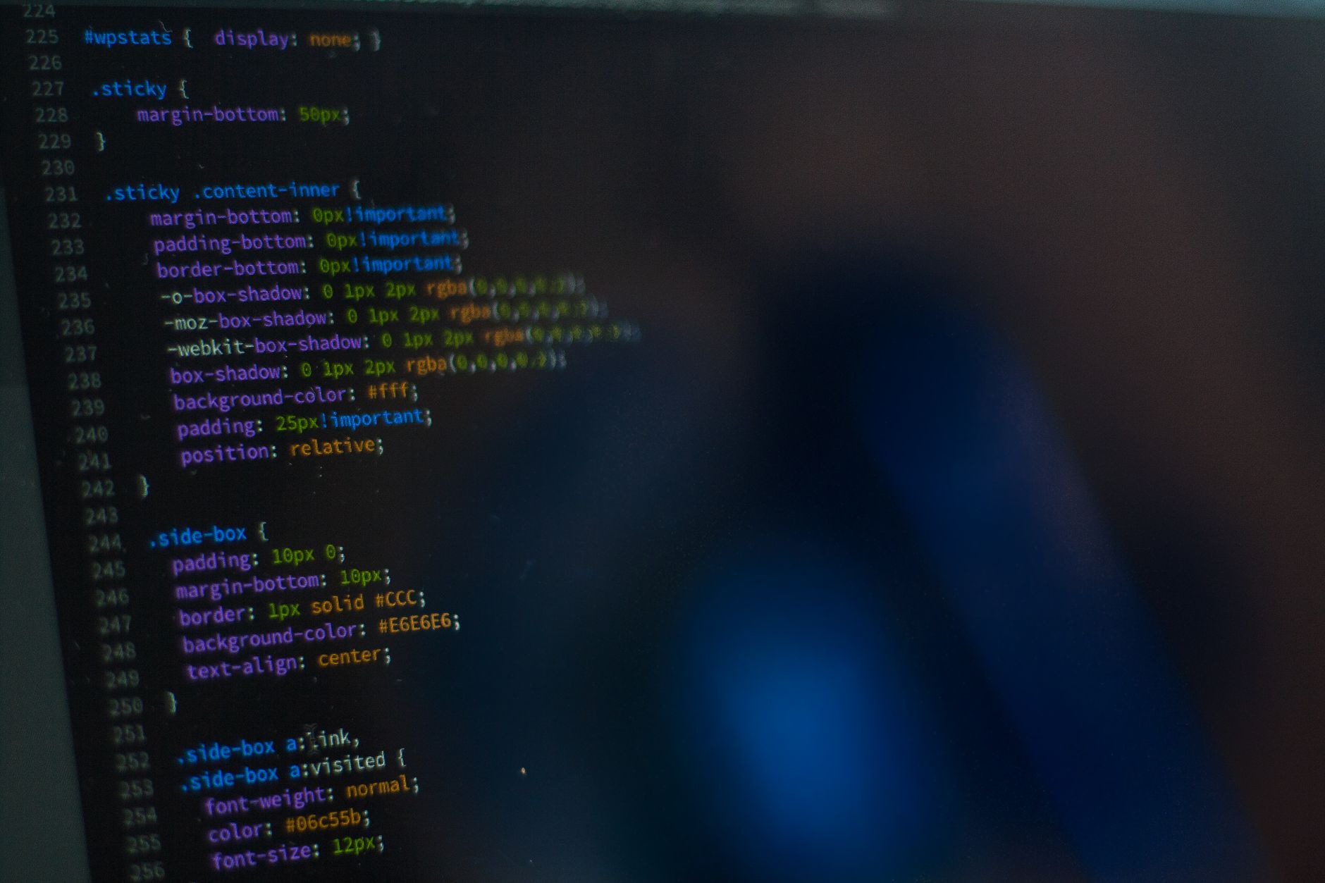 Código de programação em tela associado ao Gemini 4 Argon