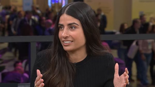 Asha Sharma em imagem usada na cobertura sobre jogos do Xbox em filmes