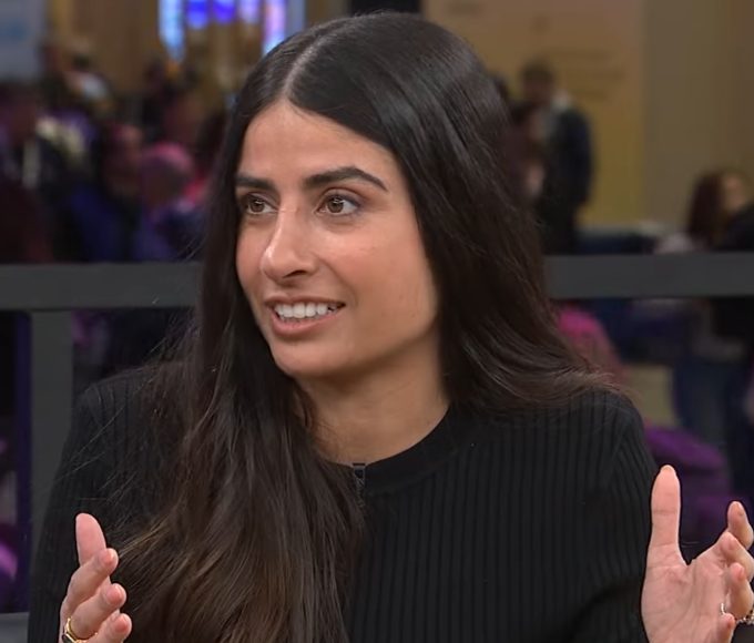 Asha Sharma em imagem usada na cobertura sobre jogos do Xbox em filmes