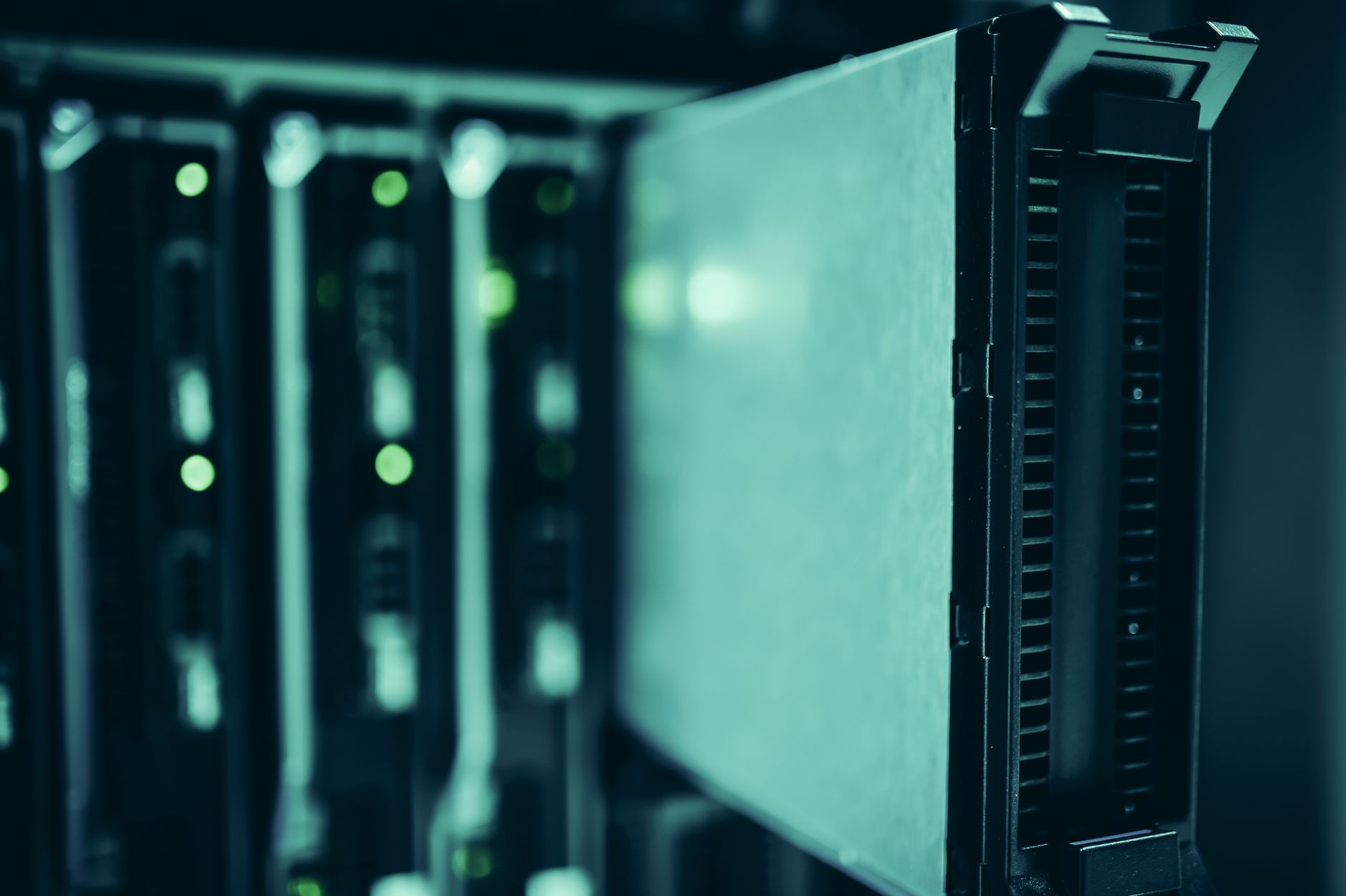 Racks de servidores em data center para cargas de Maia 300 Microsoft IA