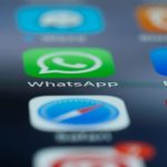 Tela de celular com WhatsApp e outros aplicativos antes do navegador interno