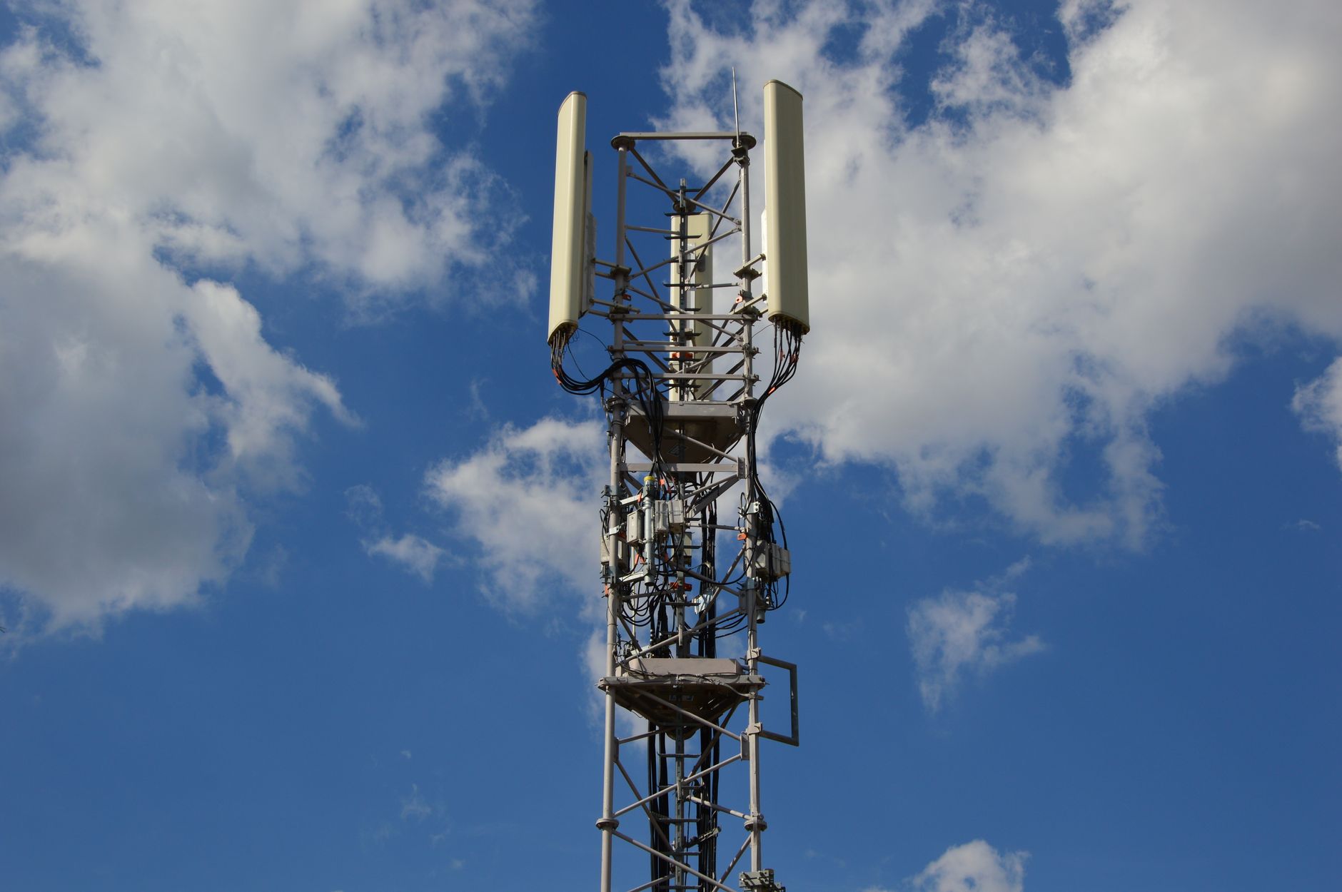 Antenas móveis em pesquisa de redes 6G Antenas de rede móvel semelhantes às usadas em testes de 6G
