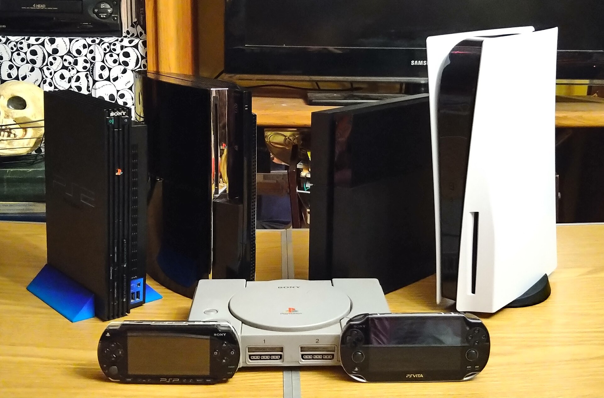 Gerações do PlayStation do PS1 ao PS5 reunidas